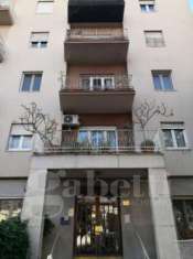 Foto Appartamento in affitto a Palermo - 4 locali 120mq